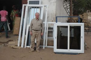 Fabrication des portes et fenêtres pour la maternité